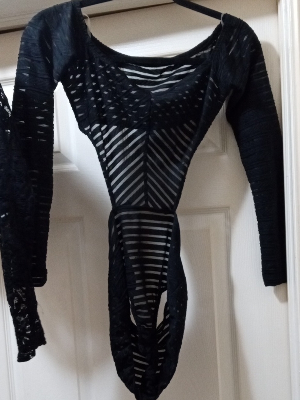 $7>>Black Sheer Striped Long-Sleeve Women's Top B32 W28